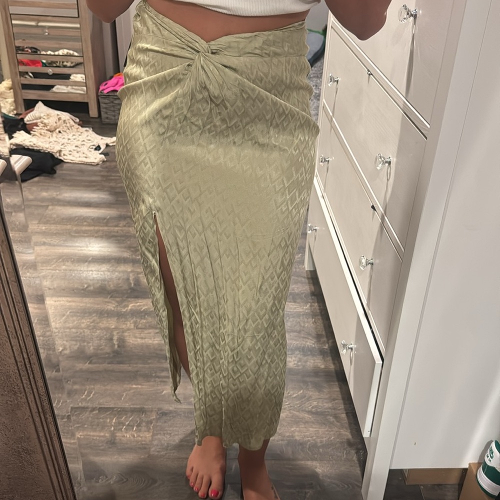Chic find sage green satin jacquard knot front midi skirt - Picture 2 of 5